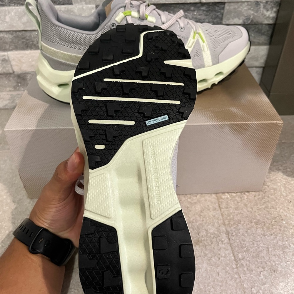 New!! On cloudsurfer trail women’s sneakers - Picture 3 of 5